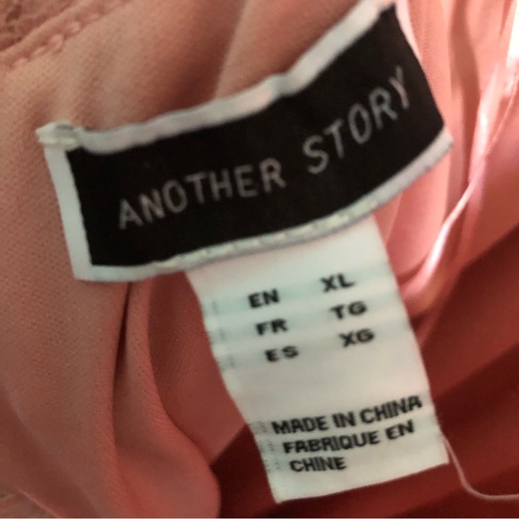 Mid calf pink lace dress - Picture 3 of 3